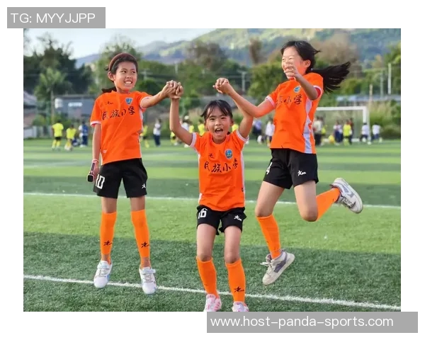 英国足球宝贝露西的魅力与奋斗故事揭示了她在绿茵场上的光辉与坚持